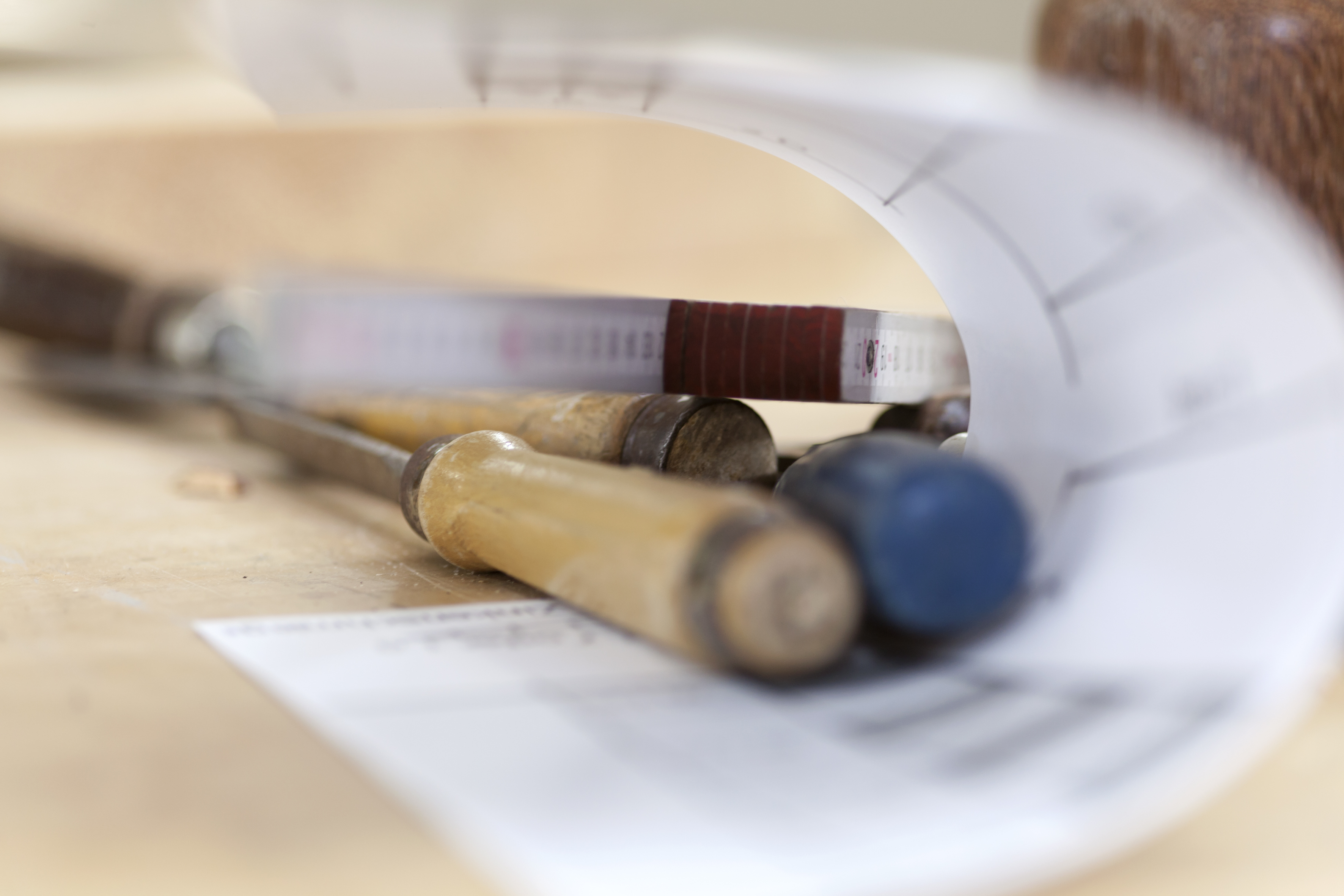 Detail Bauplan mit Werkzeugen und Zollstock