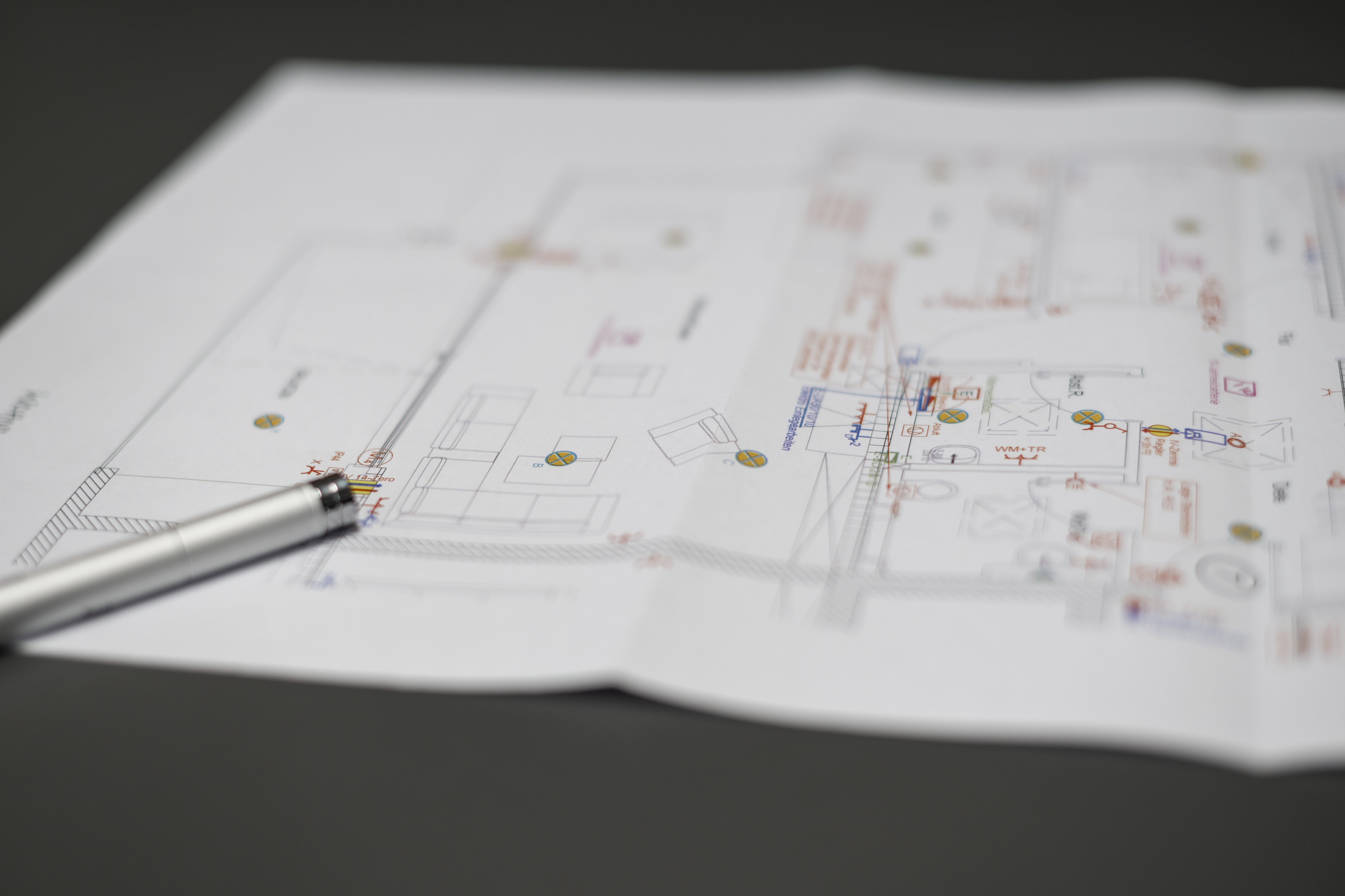Verschwommene Planungsskizze mit Stift