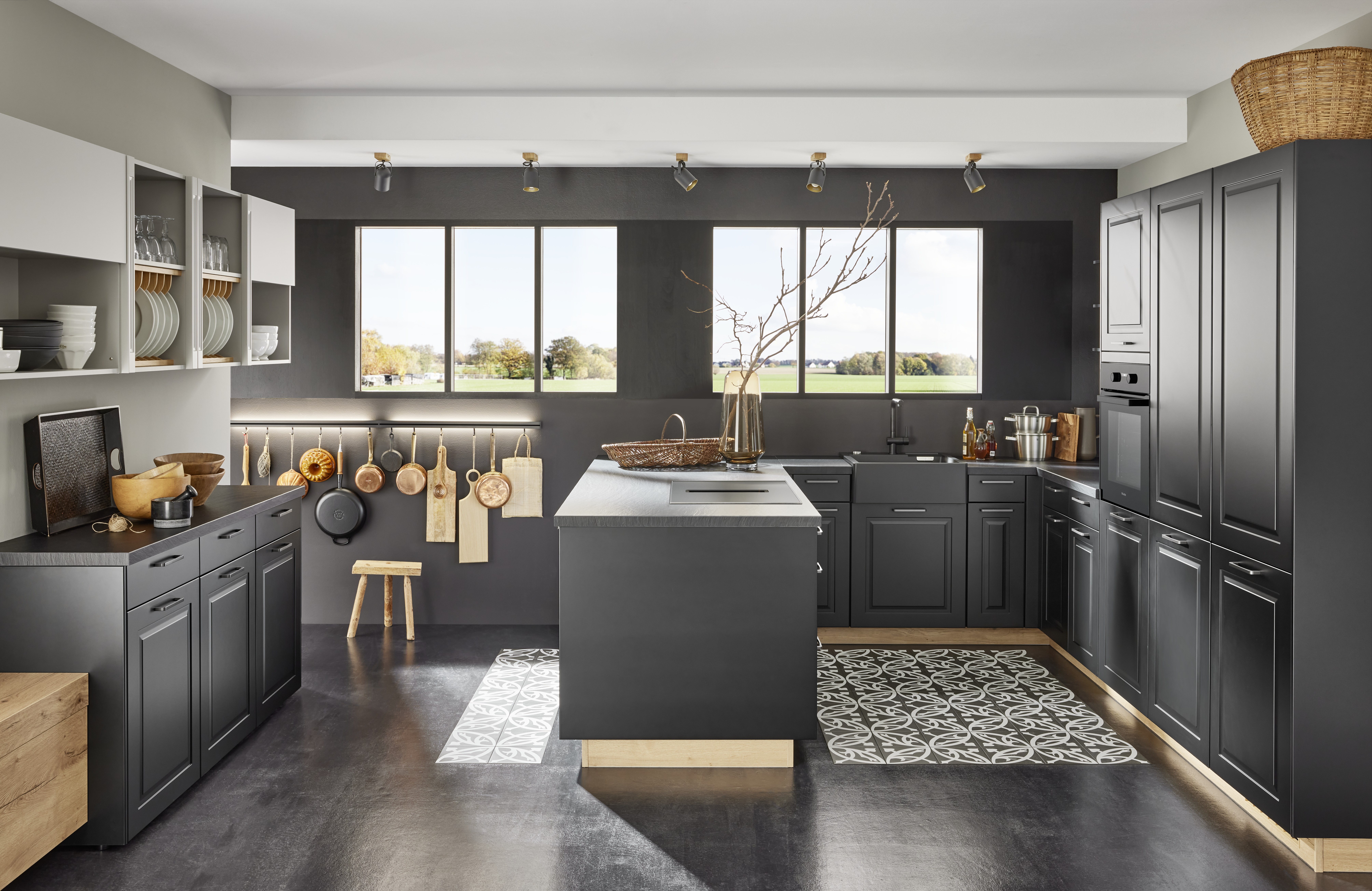 NOBILIA Sylt schwarz mit Miele Geräten 