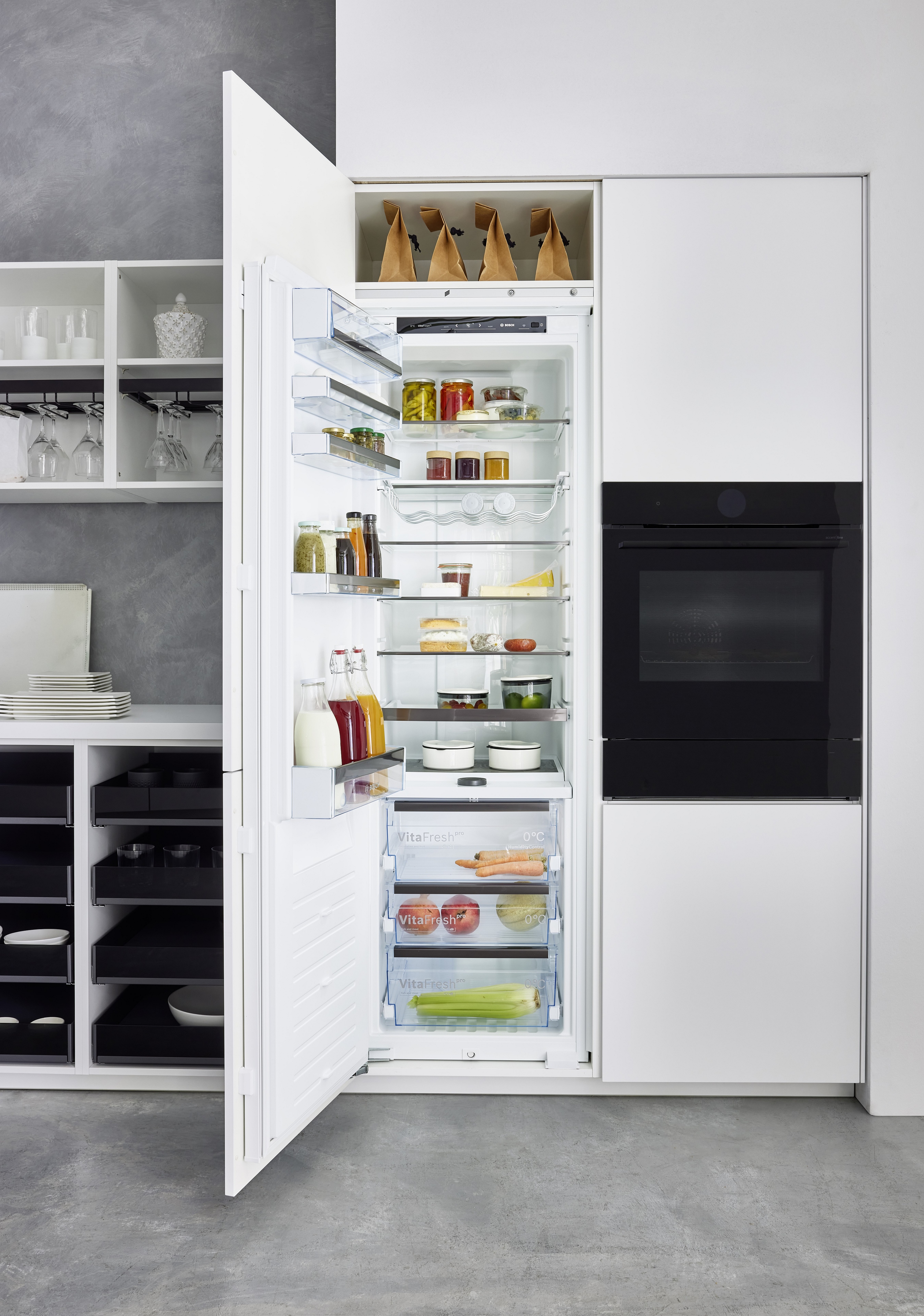 Geöffneter BOSCH-Kühlschrank mit 0-Grad-Fächern