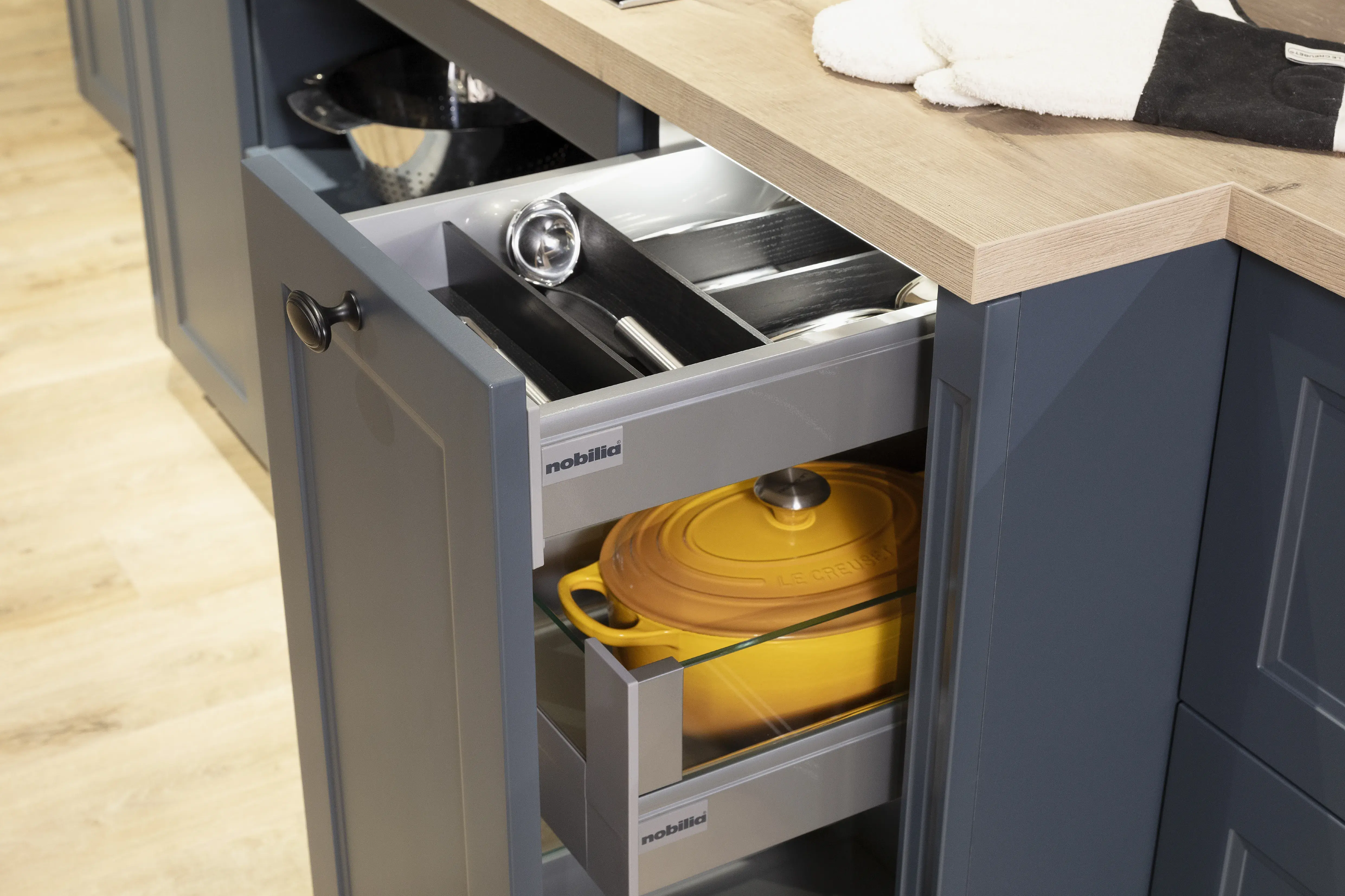 2023 Nobilia Landhaus Schublade mit Besteckeinsatz