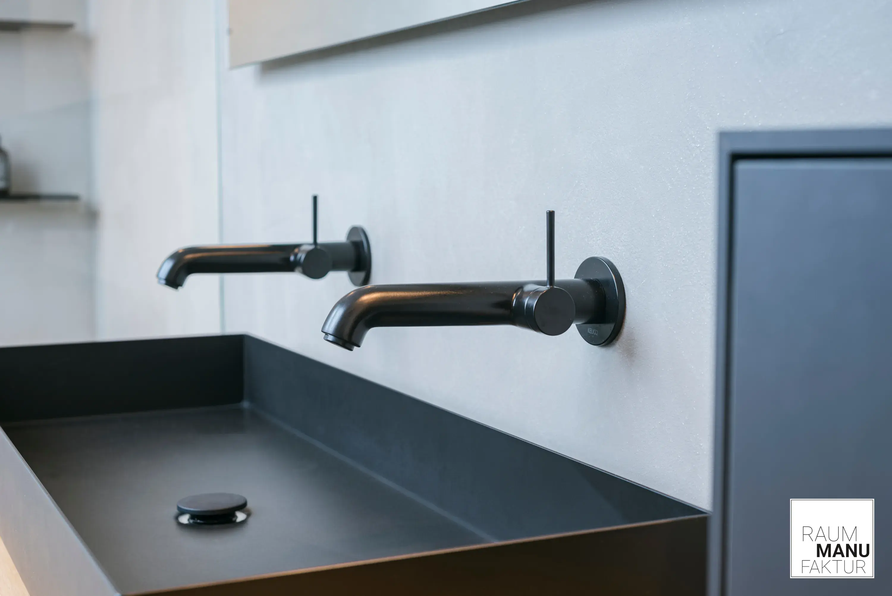 Detail modernes Waschbecken schwarz